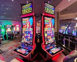 Three Card Poker betting interface showing Ante and Pair Plus options
